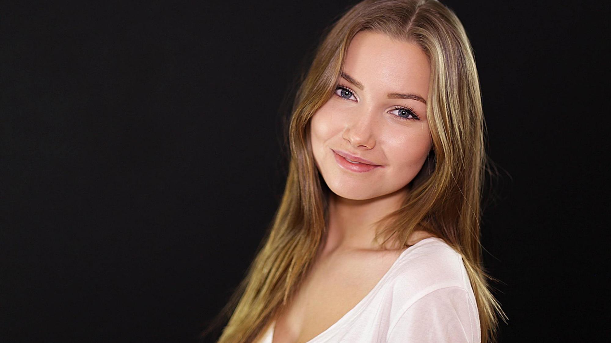 瑞典妹子sara farell,超模的容颜;因翻唱一首faded,红遍全球